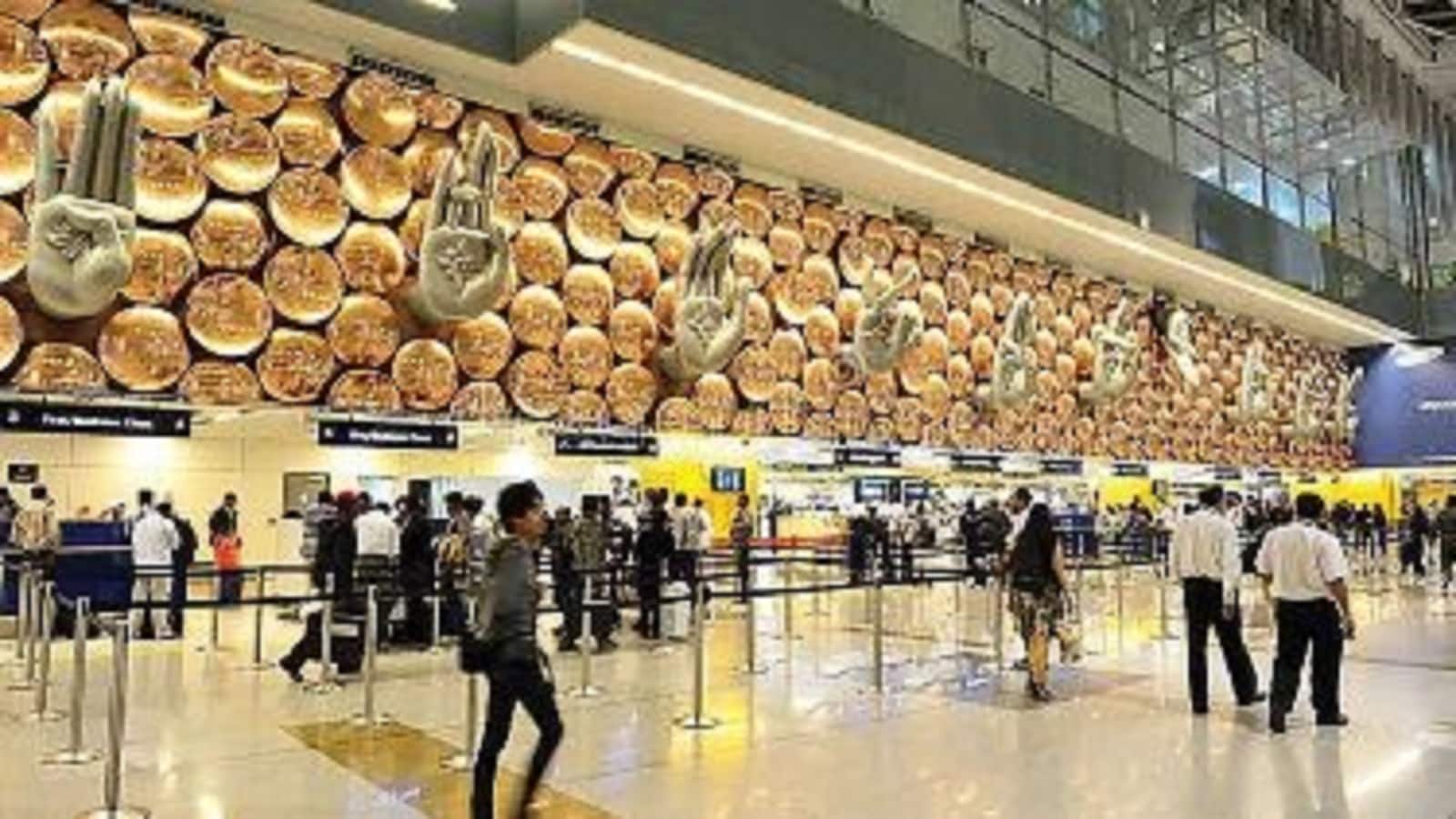 Delhi IGI Airport: हैंड बैग में रखे थे 11 जार, चेकिंग में निकला चंदन, CISF ने अफगान पैसेंजर को दबोचा तो ये सब पता चला Delhi IGI Airport: हैंड बैग में रखे थे 11 जार, चेकिंग में निकला चंदन, CISF ने अफगान पैसेंजर को दबोचा तो ये सब पता चला