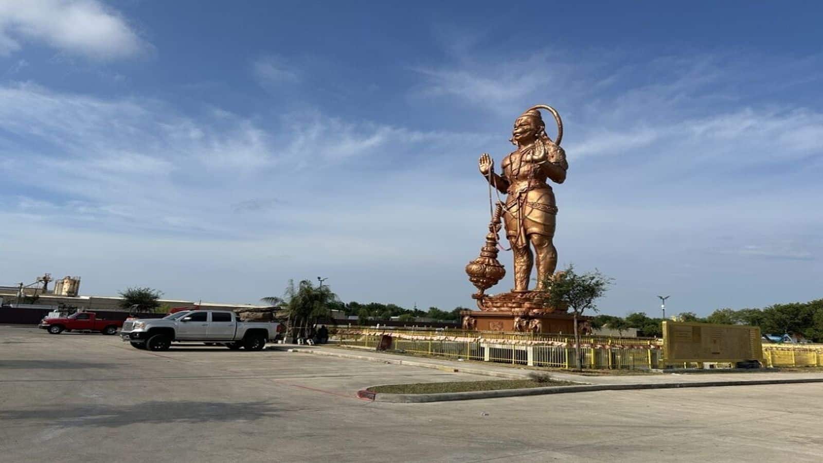 Hanuman Statue In US Row: टेक्सास में हनुमान जी की 90 फुट ऊंची मूर्ति को लेकर क्यों छिड़ा विवाद? अमेरिकी मध्यावधि चुनाव में बना बड़ा मुद्दा Hanuman Statue In US Row: टेक्सास में हनुमान जी की 90 फुट ऊंची मूर्ति को लेकर क्यों छिड़ा विवाद? अमेरिकी मध्यावधि चुनाव में बना बड़ा मुद्दा