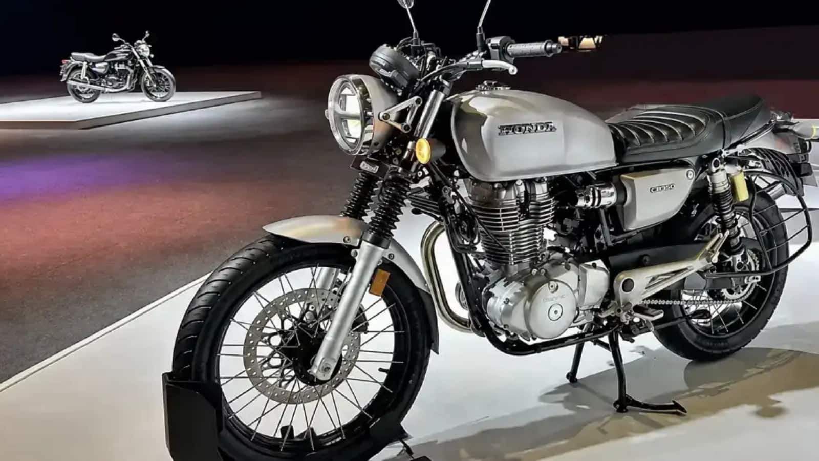 Honda ने लॉन्च की नई 501cc रोडस्टर बाइक, मिलेगा 19-इंच फ्रंट व्हील और डुअल-चैनल ABS, जानें कीमत और फीचर्स Honda ने लॉन्च की नई 501cc रोडस्टर बाइक, मिलेगा 19-इंच फ्रंट व्हील और डुअल-चैनल ABS, जानें कीमत और फीचर्स