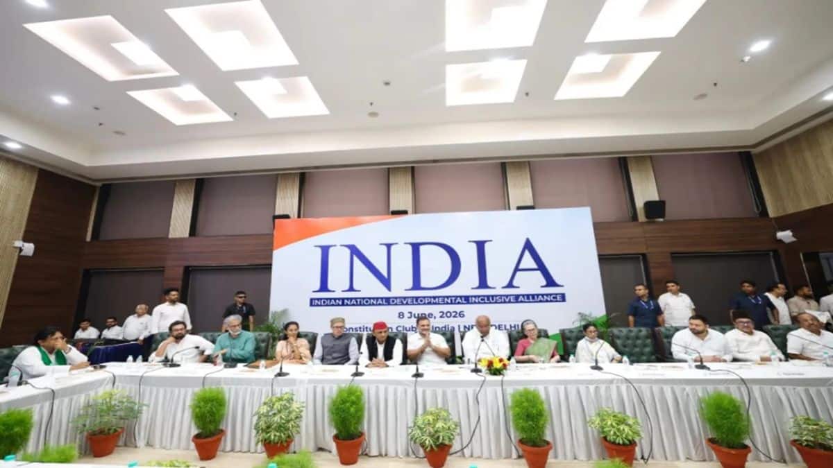 CEC ज्ञानेश कुमार पर आर-पार के मूड में विपक्ष! 30 सितंबर को दिल्ली में INDIA ब्लॉक की बड़ी बैठक CEC ज्ञानेश कुमार पर आर-पार के मूड में विपक्ष! 30 सितंबर को दिल्ली में INDIA ब्लॉक की बड़ी बैठक