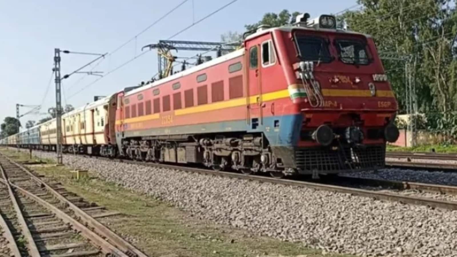 कानपुर-दिल्ली के बीच चलेगी नई ओवरनाइट मेल ट्रेन! इसकी टाइमिंग और 8 स्टॉपेज के बारे में जानिए कानपुर-दिल्ली के बीच चलेगी नई ओवरनाइट मेल ट्रेन! इसकी टाइमिंग और 8 स्टॉपेज के बारे में जानिए
