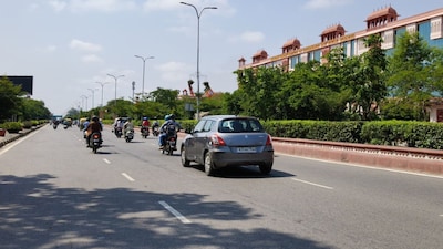 जयपुर में बढ़ती ट्रैफिक की समस्या अब वर्षों पुरानी वास्तुकला पर भारी पड़ रही है