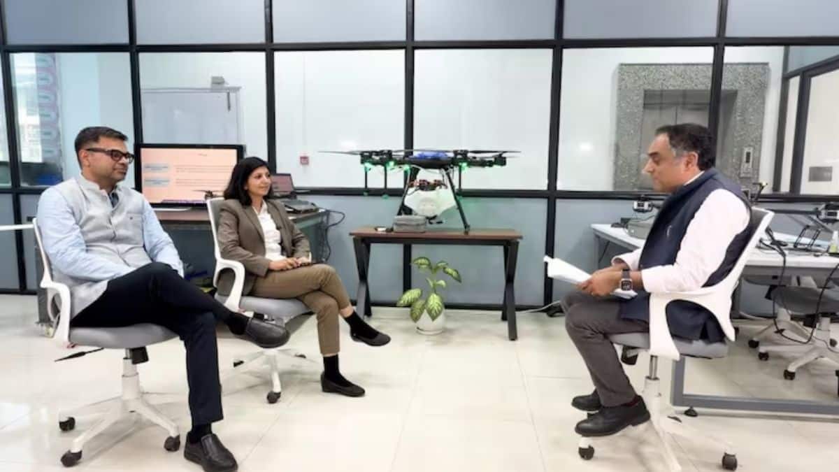 Noida Startup: सेना के लिए हाई-टेक ड्रोन और सैटेलाइट्स बना रहा नोएडा का ये स्टार्टअप! US से इंडिया आए इस कपल ने किया कमाल Noida Startup: सेना के लिए हाई-टेक ड्रोन और सैटेलाइट्स बना रहा नोएडा का ये स्टार्टअप! US से इंडिया आए इस कपल ने किया कमाल