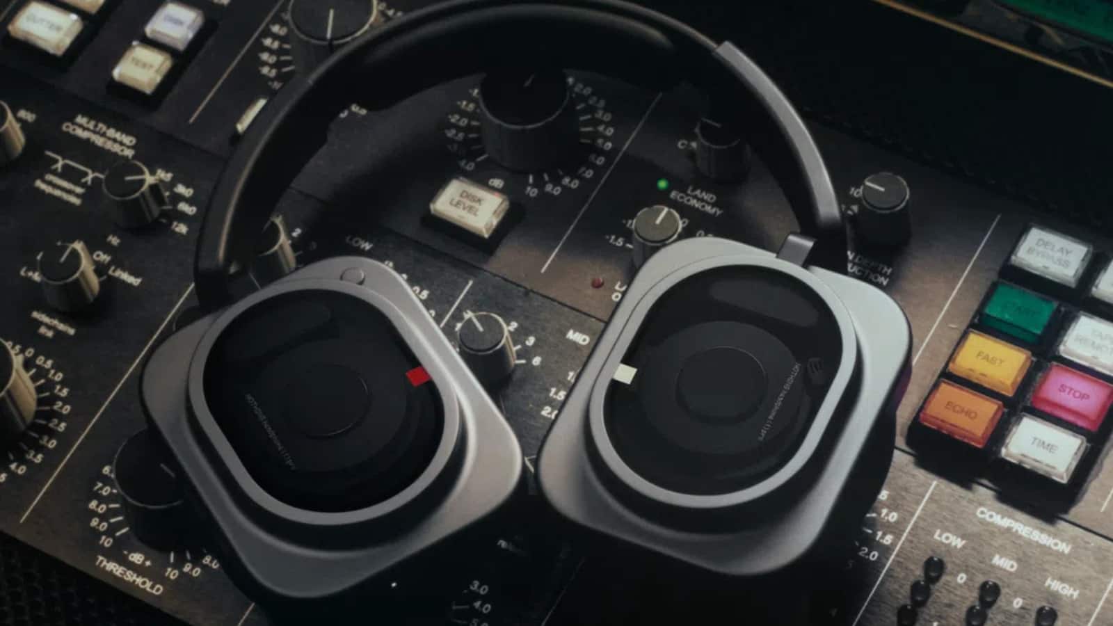 Nothing Headphone (1) Pro लॉन्च, 46dB ANC और ट्रिपल ड्राइवर के साथ मिलेगा दमदार साउंड Nothing Headphone (1) Pro लॉन्च, 46dB ANC और ट्रिपल ड्राइवर के साथ मिलेगा दमदार साउंड