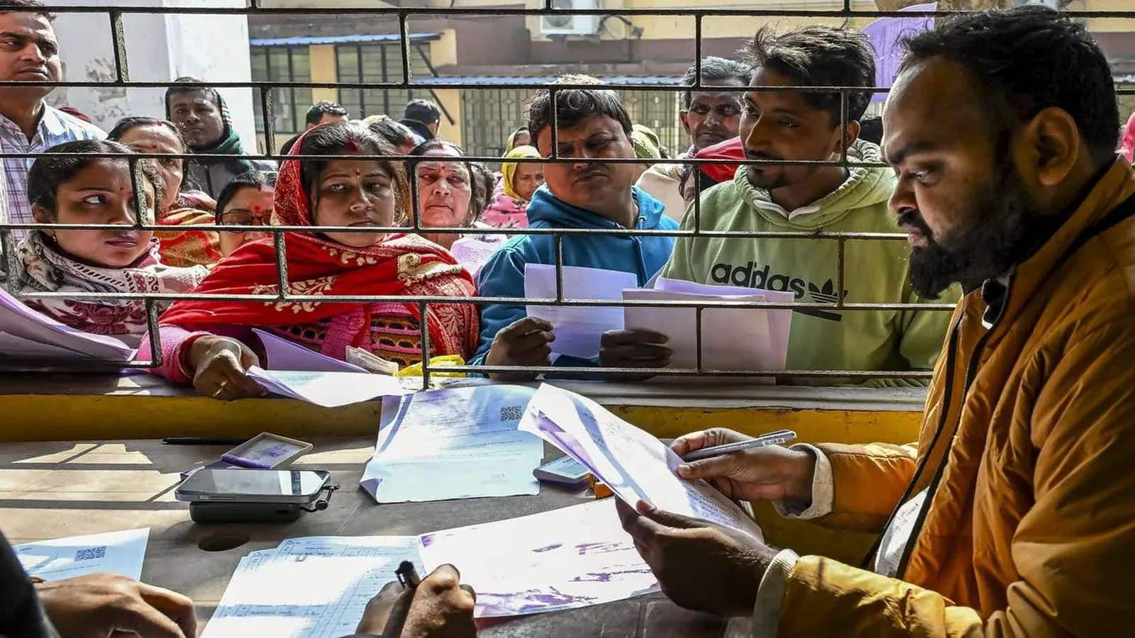 Bengal SIR Dispute: बंगाल में अबतक SIR में कटे 93% वोटर्स की अपील मंजूर, बहाल हुआ तो मिलेगा वोटिंग का अधिकार, EC ने कहा- चुनाव नतीजों पर नहीं पड़ा असर Bengal SIR Dispute: बंगाल में अबतक SIR में कटे 93% वोटर्स की अपील मंजूर, बहाल हुआ तो मिलेगा वोटिंग का अधिकार, EC ने कहा- चुनाव नतीजों पर नहीं पड़ा असर