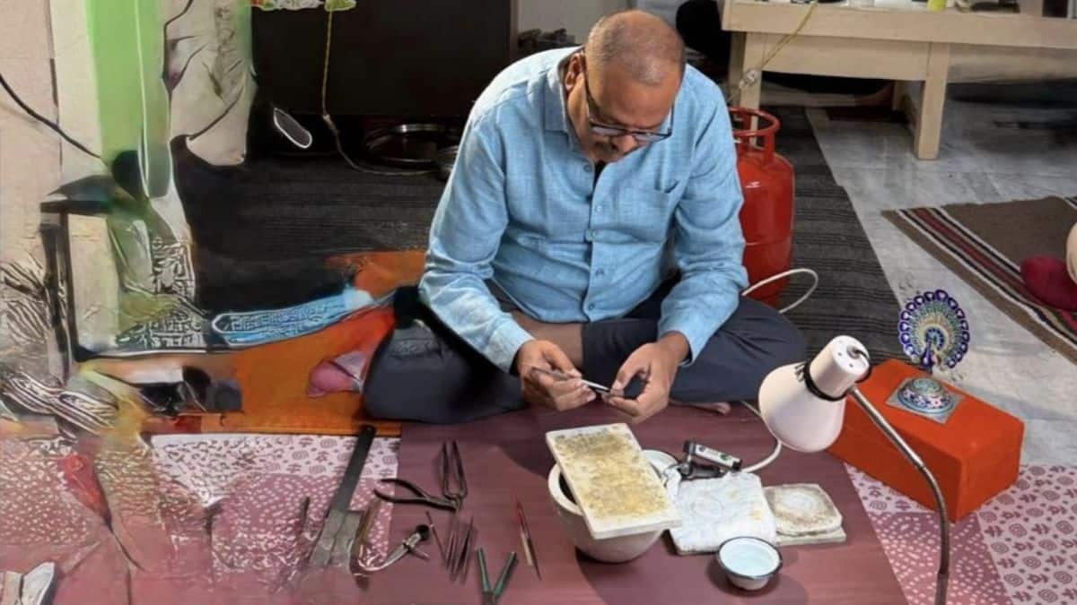 'काम छोड़ने की सोच रहा था, तभी हो गया चमत्कार!' काशी की 400 साल पुरानी कला के मुरीद हुए US, कनाडा और सिंगापुर