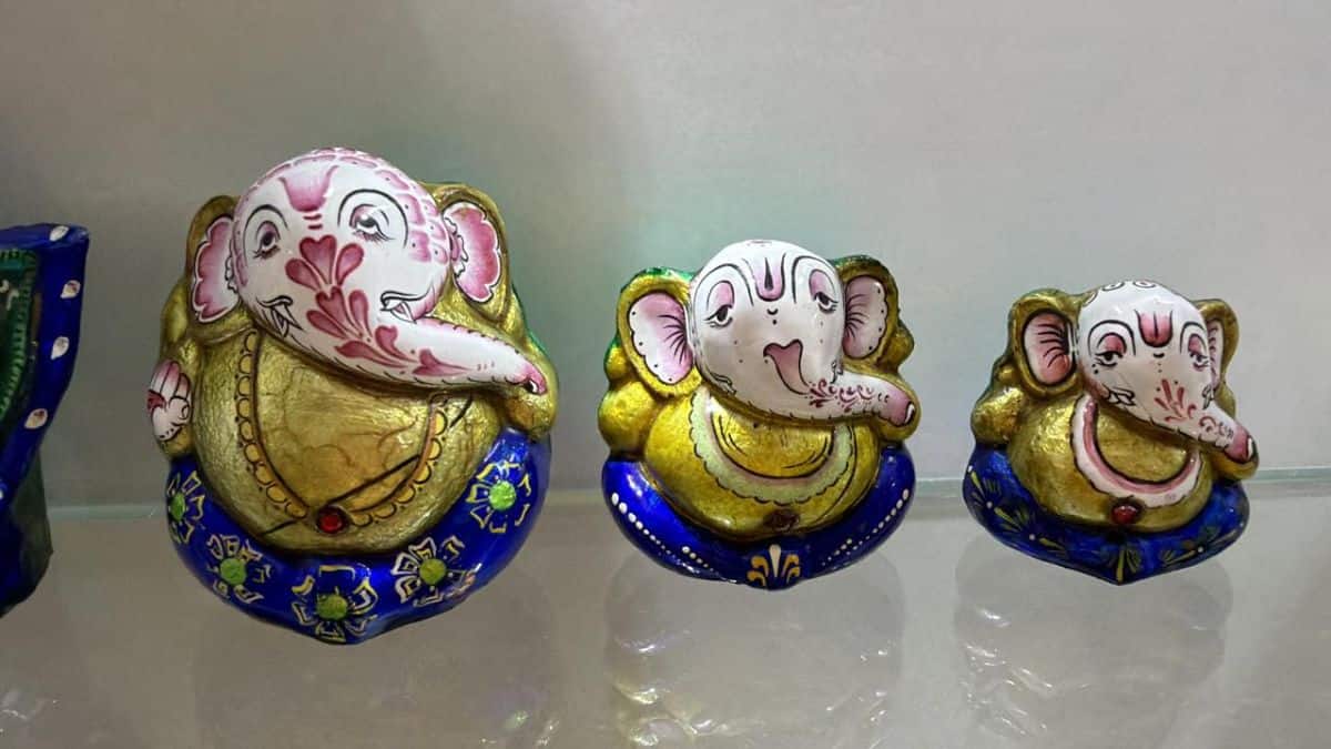 'काम छोड़ने की सोच रहा था, तभी हो गया चमत्कार!' काशी की 400 साल पुरानी कला के मुरीद हुए US, कनाडा और सिंगापुर 'काम छोड़ने की सोच रहा था, तभी हो गया चमत्कार!' काशी की 400 साल पुरानी कला के मुरीद हुए US, कनाडा और सिंगापुर