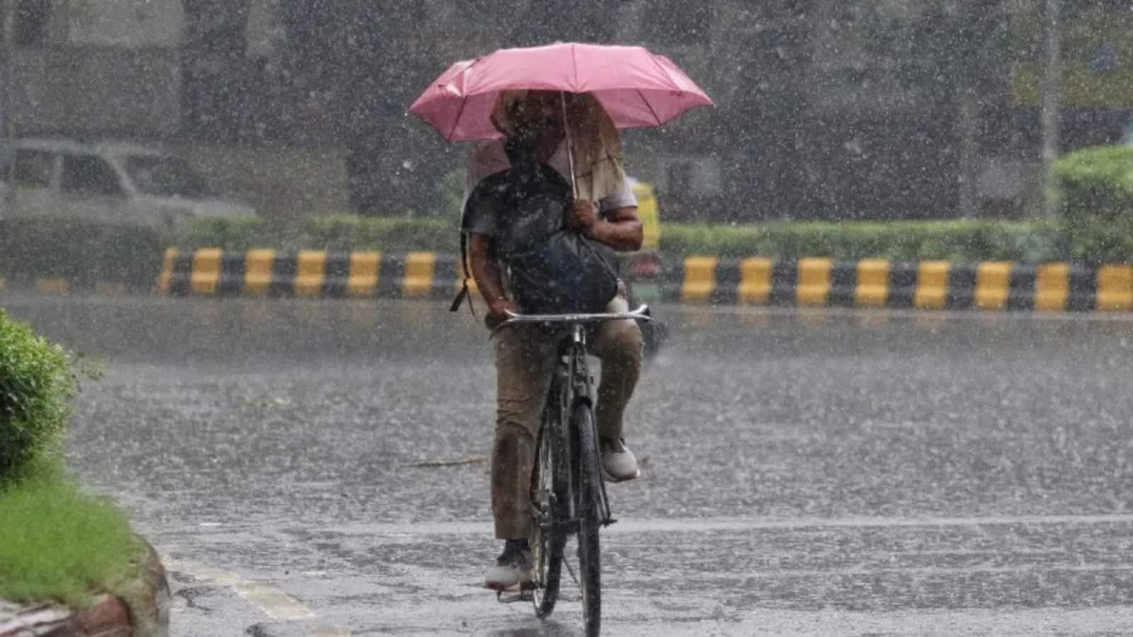 कल का मौसम: 27 सितंबर को जमकर बरसेंगे बादल, UP-उत्तराखंड समेत इन 23 राज्यों में भारी बारिश का अलर्ट, 50kmph की स्पीड से चलेंगी हवाएं कल का मौसम: 27 सितंबर को जमकर बरसेंगे बादल, UP-उत्तराखंड समेत इन 23 राज्यों में भारी बारिश का अलर्ट, 50kmph की स्पीड से चलेंगी हवाएं
