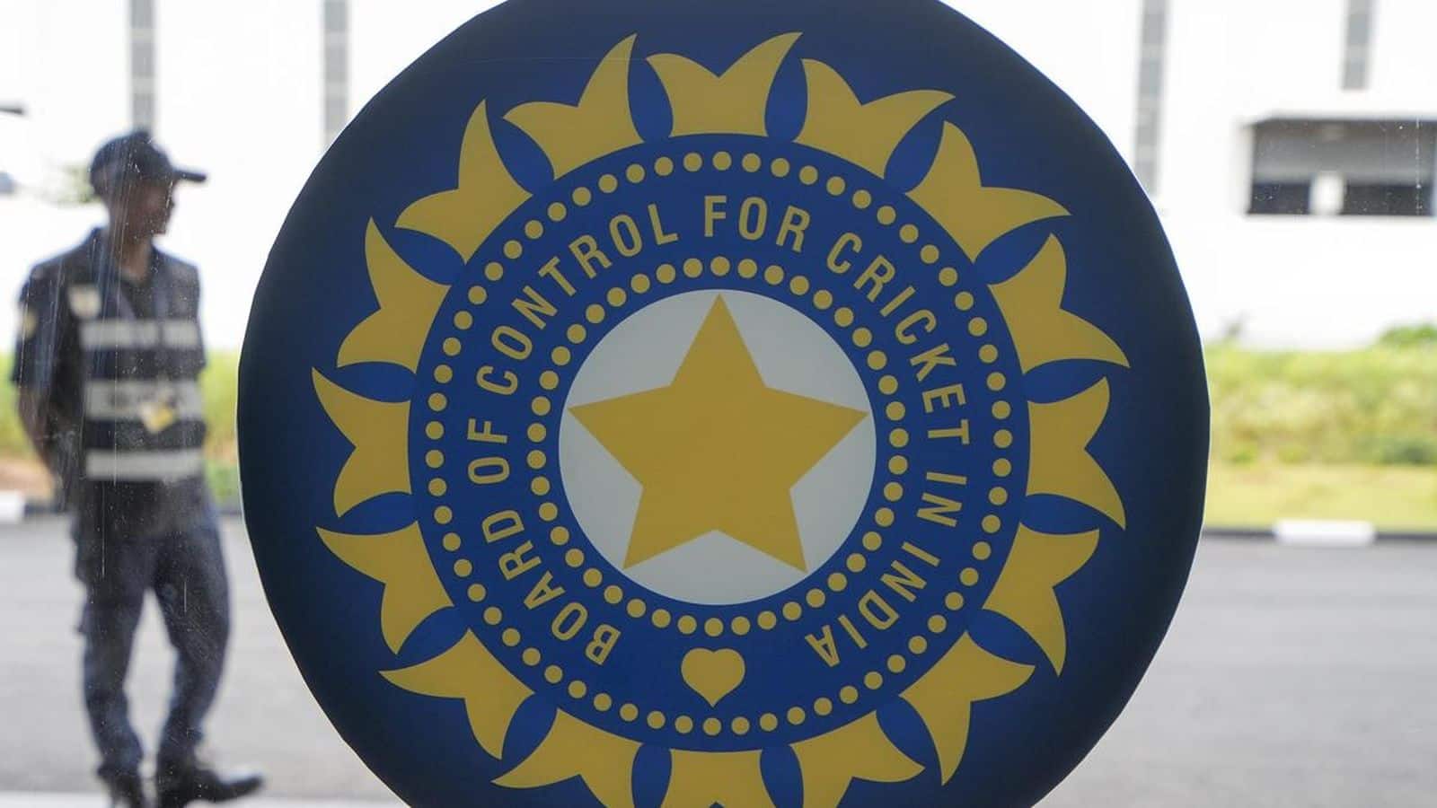 Rohit Yadav: उम्र में हेरफेर के आरोप के बाद BCCI का बड़ा एक्शन! ऑस्ट्रेलिया सीरीज से हटाए गए रोहित यादव, U-19 टीम में हुए बदलाव Rohit Yadav: उम्र में हेरफेर के आरोप के बाद BCCI का बड़ा एक्शन! ऑस्ट्रेलिया सीरीज से हटाए गए रोहित यादव, U-19 टीम में हुए बदलाव