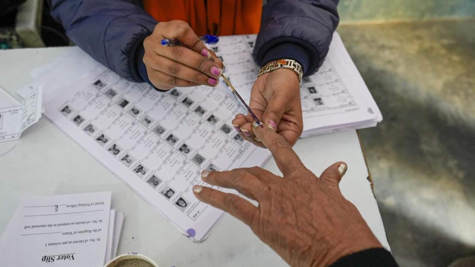 दिल्ली के सबसे बुजुर्ग 125 साल के वोटर को चुनाव आयोग का नोटिस, जानिए क्या है पूरा मामला दिल्ली के सबसे बुजुर्ग 125 साल के वोटर को चुनाव आयोग का नोटिस, जानिए क्या है पूरा मामला