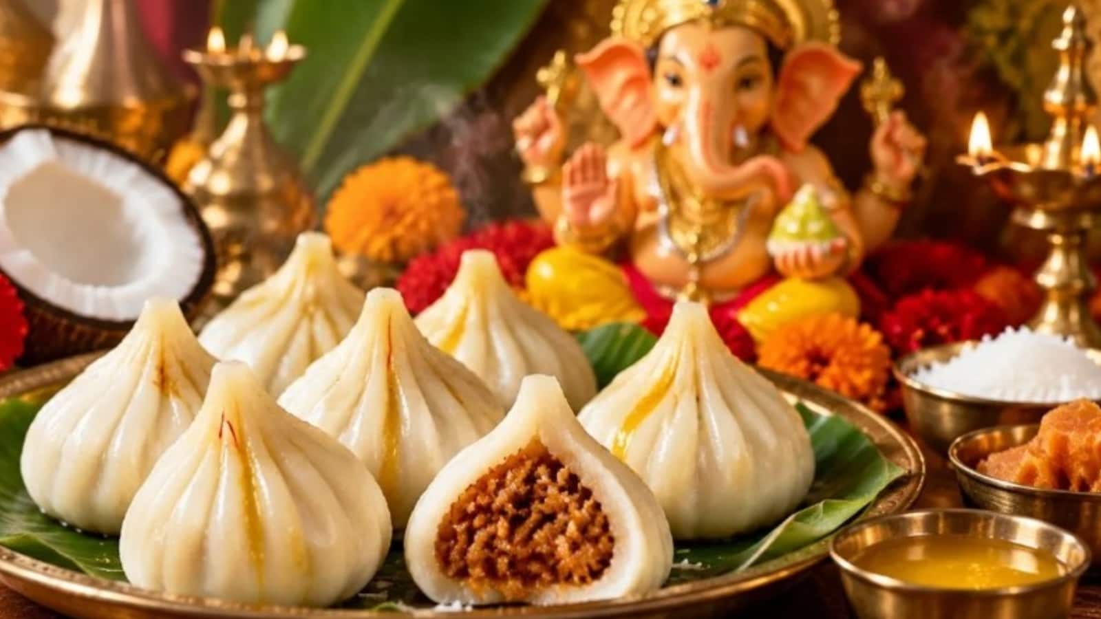 Ganesh Chaturthi 2026: गणेश जी के आगमन पर मोदक के साथ-साथ इन चीजों का लगाएं भोग, बप्पा को हैं बेहद प्रिय Ganesh Chaturthi 2026: गणेश जी के आगमन पर मोदक के साथ-साथ इन चीजों का लगाएं भोग, बप्पा को हैं बेहद प्रिय