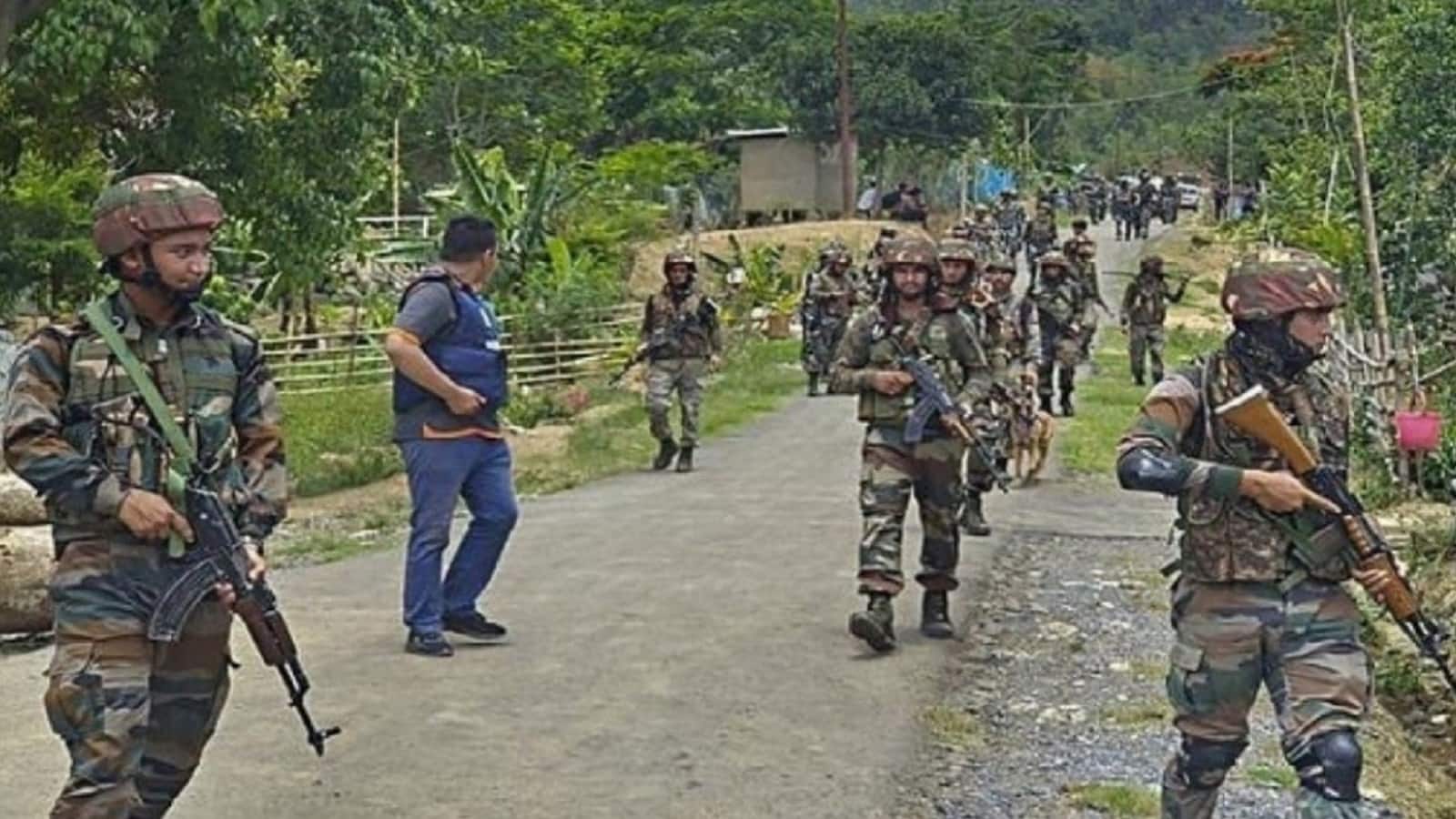 मणिपुर में फिर से भड़की हिंसा के बीच केंद्र सरकार का फैसला, 13 थाना क्षेत्रों को छोड़कर पूरा राज्य 6 महीनों के लिए अशांत घोषित मणिपुर में फिर से भड़की हिंसा के बीच केंद्र सरकार का फैसला, 13 थाना क्षेत्रों को छोड़कर पूरा राज्य 6 महीनों के लिए अशांत घोषित