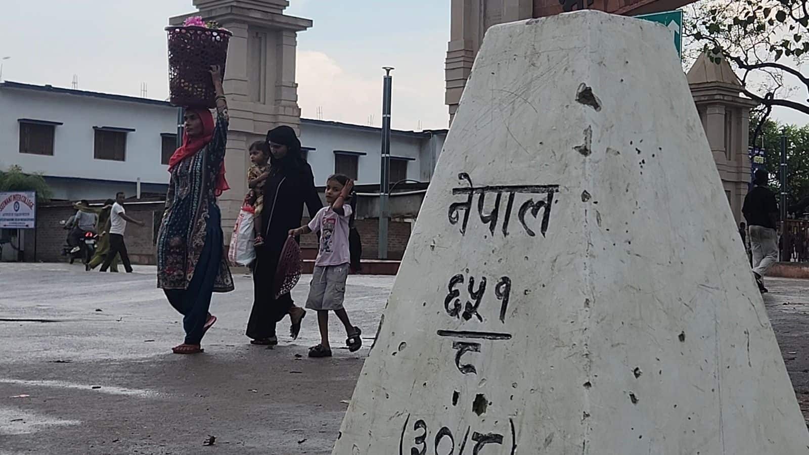 सिर्फ 500-1000 रुपये में नेपाल के नेशनल पार्क, सुर्खेत की वादियों तक पहुंच जाएंगे आप! बहराइच के रुपईडीहा बॉर्डर से मिलेगा ये मौका सिर्फ 500-1000 रुपये में नेपाल के नेशनल पार्क, सुर्खेत की वादियों तक पहुंच जाएंगे आप! बहराइच के रुपईडीहा बॉर्डर से मिलेगा ये मौका
