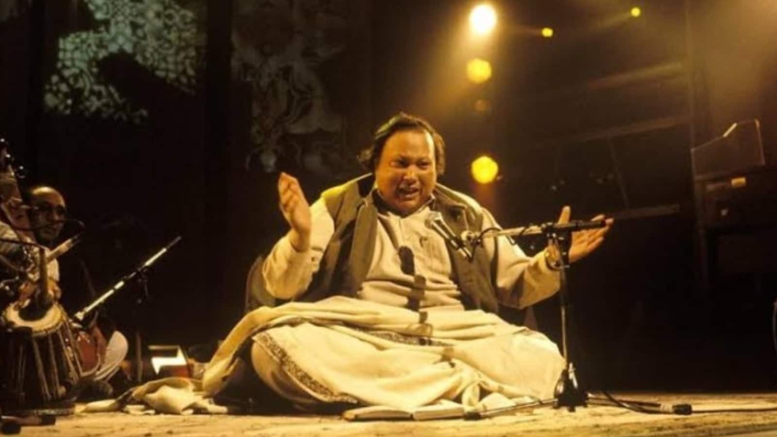 Nusrat Fateh Ali Khan: 'मिर्जापुर द मूवी' से लेकर 'धुरंधर' तक, देखें बॉलीवुड का नुसरत फतेह अली खान के लिए ऑब्सेशन Nusrat Fateh Ali Khan: 'मिर्जापुर द मूवी' से लेकर 'धुरंधर' तक, देखें बॉलीवुड का नुसरत फतेह अली खान के लिए ऑब्सेशन
