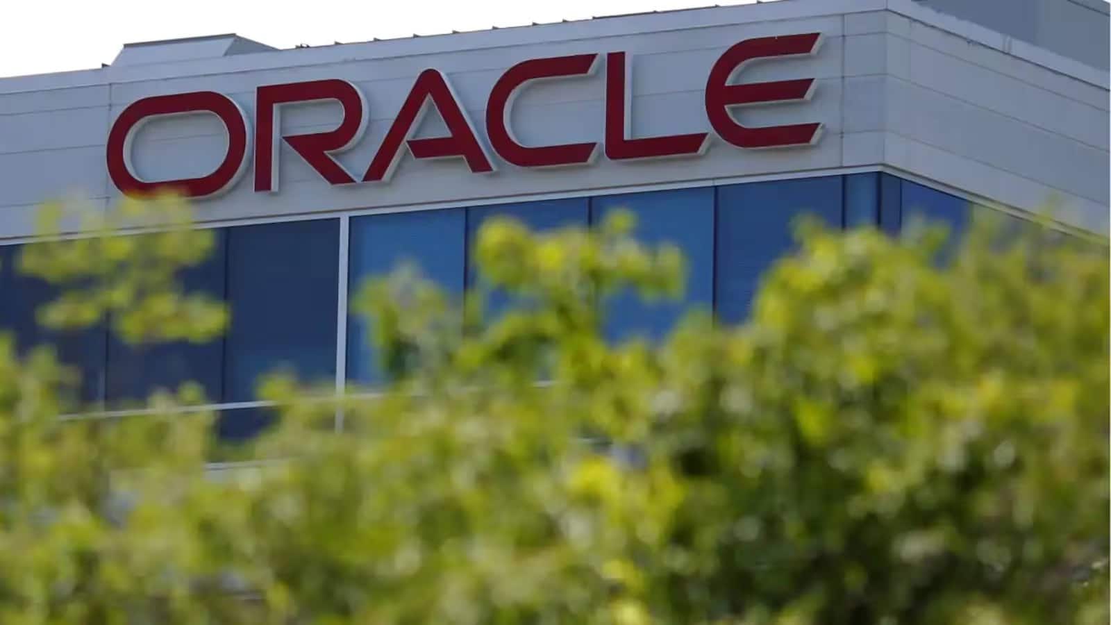 Oracle Layoffs: IT कंपनी फिर कर सकती है छंटनी, भारत में हजारों कर्मचारियों की जा सकती है नौकरी Oracle Layoffs: IT कंपनी फिर कर सकती है छंटनी, भारत में हजारों कर्मचारियों की जा सकती है नौकरी