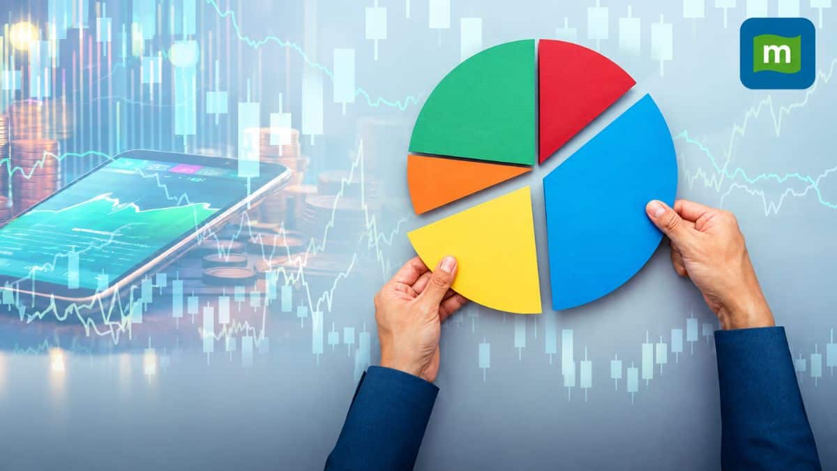इक्विटी, डेट और गोल्ड? ₹1 करोड़ का पोर्टफोलियो कैसे बनाए, एक्सपर्ट से समझें स्ट्रेटेजी इक्विटी, डेट और गोल्ड? ₹1 करोड़ का पोर्टफोलियो कैसे बनाए, एक्सपर्ट से समझें स्ट्रेटेजी