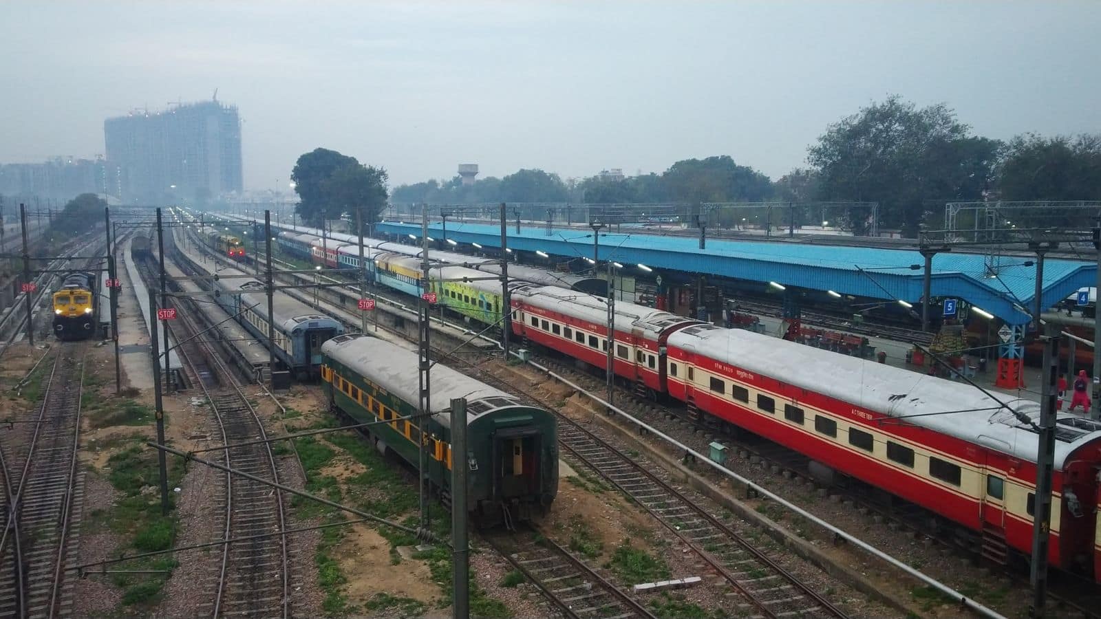 गुजरात के वडोदरा-रतलाम में बनेगी नई रेलवे लाइन, दिल्ली-मुंबई रूट पर होगा फायदा गुजरात के वडोदरा-रतलाम में बनेगी नई रेलवे लाइन, दिल्ली-मुंबई रूट पर होगा फायदा