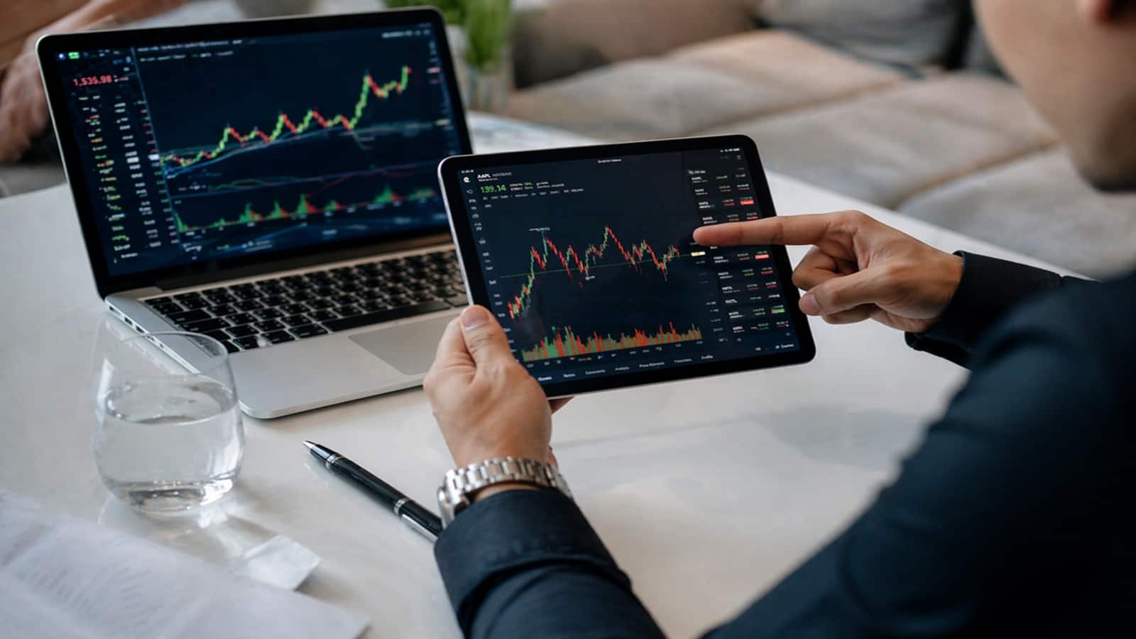 Stocks to Watch: Nifty की वीकली एक्सपायरी; 5 लिस्टिंग और Milky Mist, Cipla और SBI Cards समेत ये 28 स्टॉक्स फोकस में Stocks to Watch: Nifty की वीकली एक्सपायरी; 5 लिस्टिंग और Milky Mist, Cipla और SBI Cards समेत ये 28 स्टॉक्स फोकस में