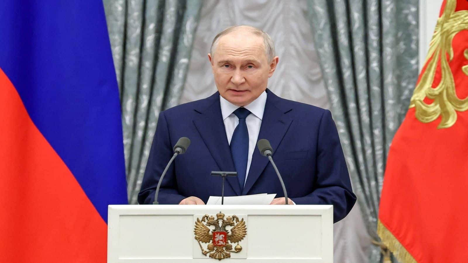 Russia Election 2026: रूस में पुतिन की पार्टी की फिर ऐतिहासिक जीत! संसदीय चुनाव में यूनाइटेड रशिया को भारी बहुमत, विपक्ष का सूपड़ा साफ Russia Election 2026: रूस में पुतिन की पार्टी की फिर ऐतिहासिक जीत! संसदीय चुनाव में यूनाइटेड रशिया को भारी बहुमत, विपक्ष का सूपड़ा साफ