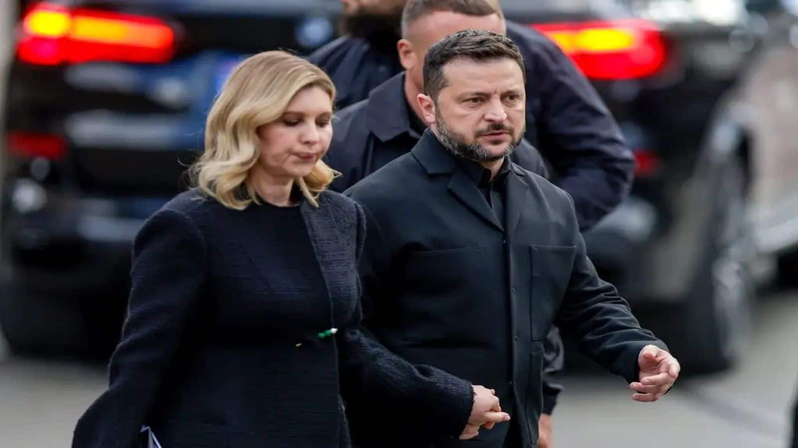 Volodymyr Zelenskyy: जेलेंस्की का प्लेन ड्रोन की चपेट में आने से बाल-बाल बचा! मोल्दोवा से उड़ान भरते वक्त हुआ हादसा Volodymyr Zelenskyy: जेलेंस्की का प्लेन ड्रोन की चपेट में आने से बाल-बाल बचा! मोल्दोवा से उड़ान भरते वक्त हुआ हादसा