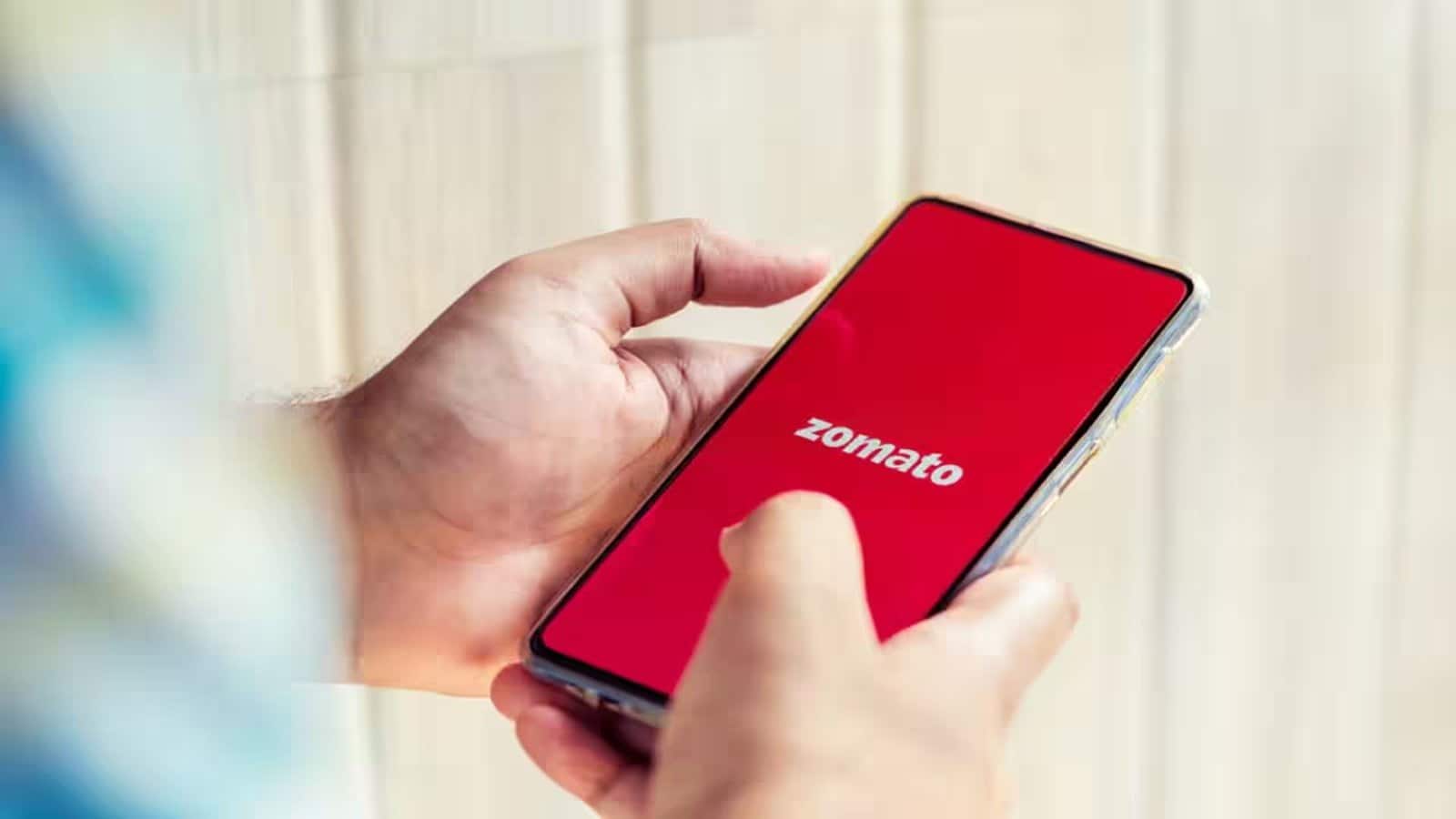 Zomato से मंगाया खाना और चुना 'कैश-ऑन-डिलीवरी' तो देने पड़ेंगे ₹21 तक एक्स्ट्रा Zomato से मंगाया खाना और चुना 'कैश-ऑन-डिलीवरी' तो देने पड़ेंगे ₹21 तक एक्स्ट्रा