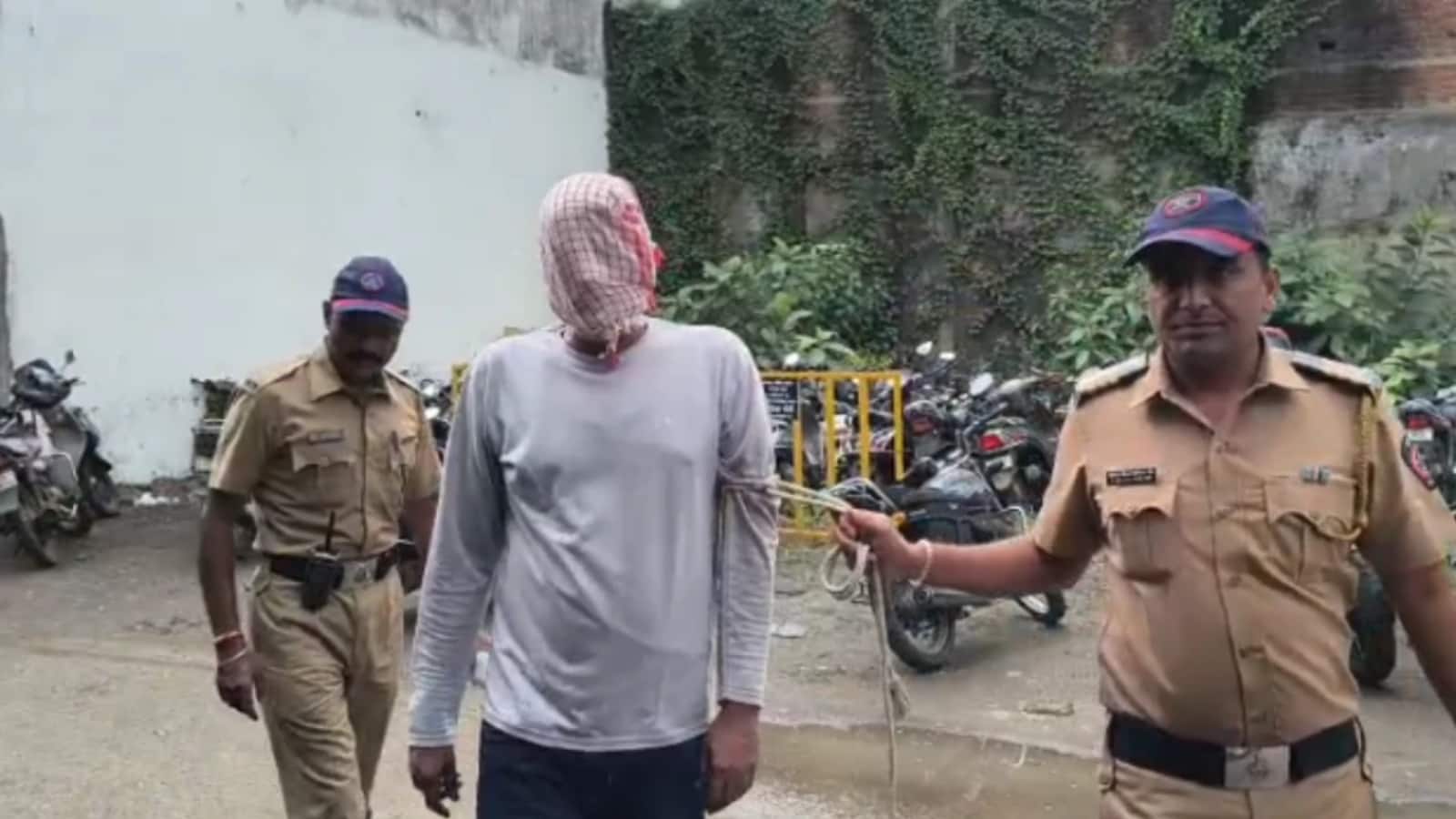 डांस क्लास जाने के लिए खाना बनाने से किया इनकार, तो पति ने पत्नी को उतारा मौत के घाट, पोस्टमार्टम में गर्दन की हड्डी टूटने और आंत फटने का पता चला डांस क्लास जाने के लिए खाना बनाने से किया इनकार, तो पति ने पत्नी को उतारा मौत के घाट, पोस्टमार्टम में गर्दन की हड्डी टूटने और आंत फटने का पता चला