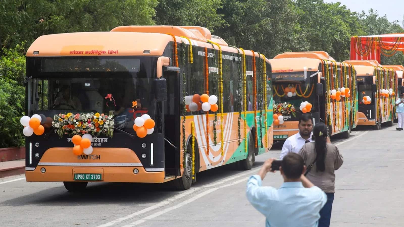 Noida E-Bus Expansion: नोएडावासियों के लिए खुशखबरी! अगले 4 महीनों में चलेंगी 225 नई ई-बसें; जुड़ेंगे नए सेक्टर्स और गांव Noida E-Bus Expansion: नोएडावासियों के लिए खुशखबरी! अगले 4 महीनों में चलेंगी 225 नई ई-बसें; जुड़ेंगे नए सेक्टर्स और गांव
