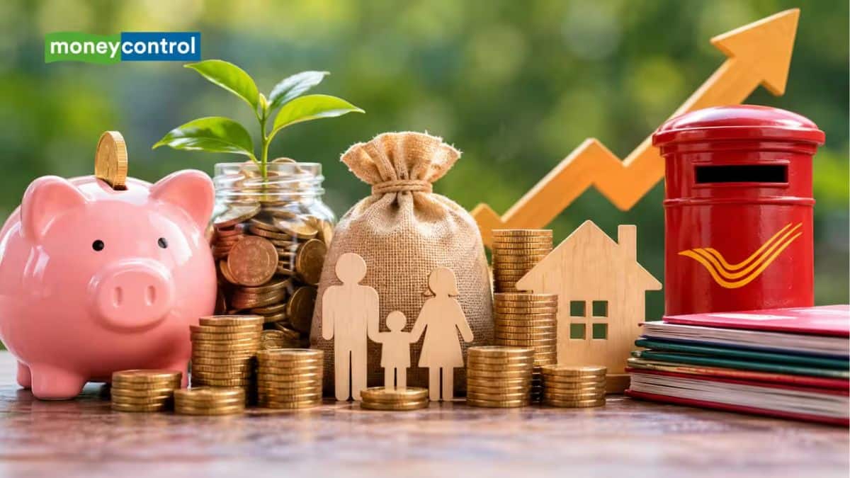PPF vs Bank FD: बेहतर रिटर्न के लिए कौन-सा विकल्प है बेस्ट? 6 पॉइंट्स में समझे पूरा गणित PPF vs Bank FD: बेहतर रिटर्न के लिए कौन-सा विकल्प है बेस्ट? 6 पॉइंट्स में समझे पूरा गणित