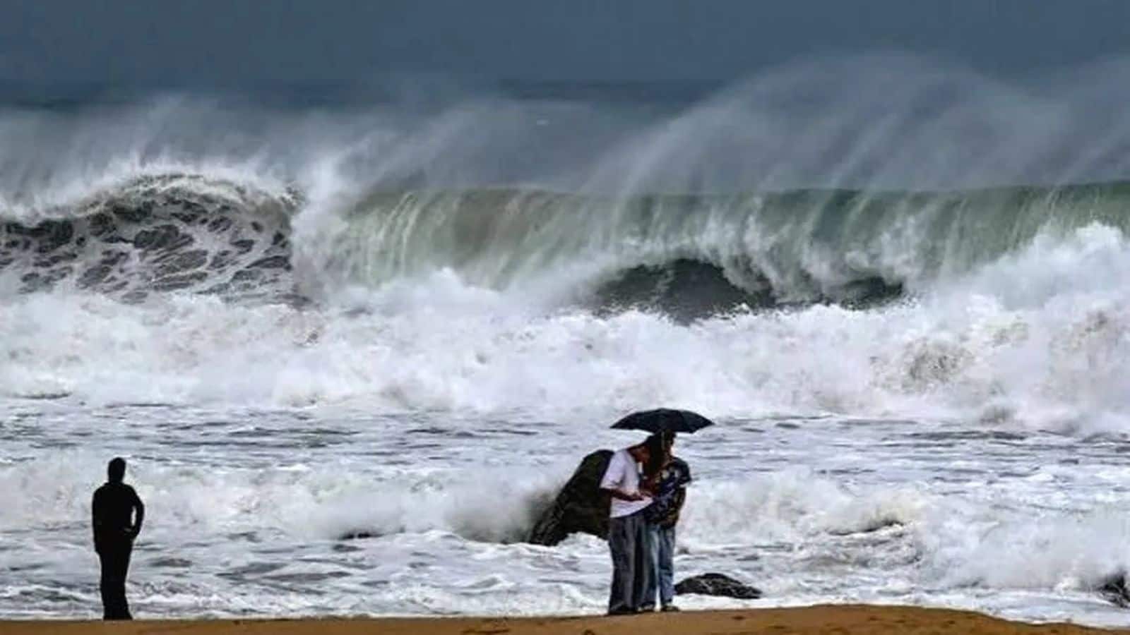 Cyclone Arnab Landfall: 'अर्नब' का तांडव शुरू! चक्रवाती तूफान ने आंध्र तट पर दी दस्तक, ओडिशा से यूपी तक हाई अलर्ट Cyclone Arnab Landfall: 'अर्नब' का तांडव शुरू! चक्रवाती तूफान ने आंध्र तट पर दी दस्तक, ओडिशा से यूपी तक हाई अलर्ट