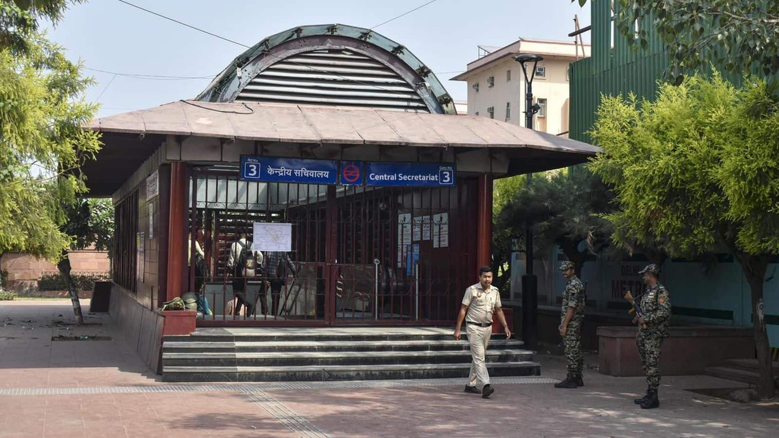 Delhi Metro News: राजीव चौक और सेंट्रल सेक्रेटेरिएट समेत दिल्ली मेट्रो के ये 6 स्टेशन बंद, INDIA ब्लॉक के सुप्रीम कोर्ट मार्च से पहले सुरक्षा सख्त Delhi Metro News: राजीव चौक और सेंट्रल सेक्रेटेरिएट समेत दिल्ली मेट्रो के ये 6 स्टेशन बंद, INDIA ब्लॉक के सुप्रीम कोर्ट मार्च से पहले सुरक्षा सख्त