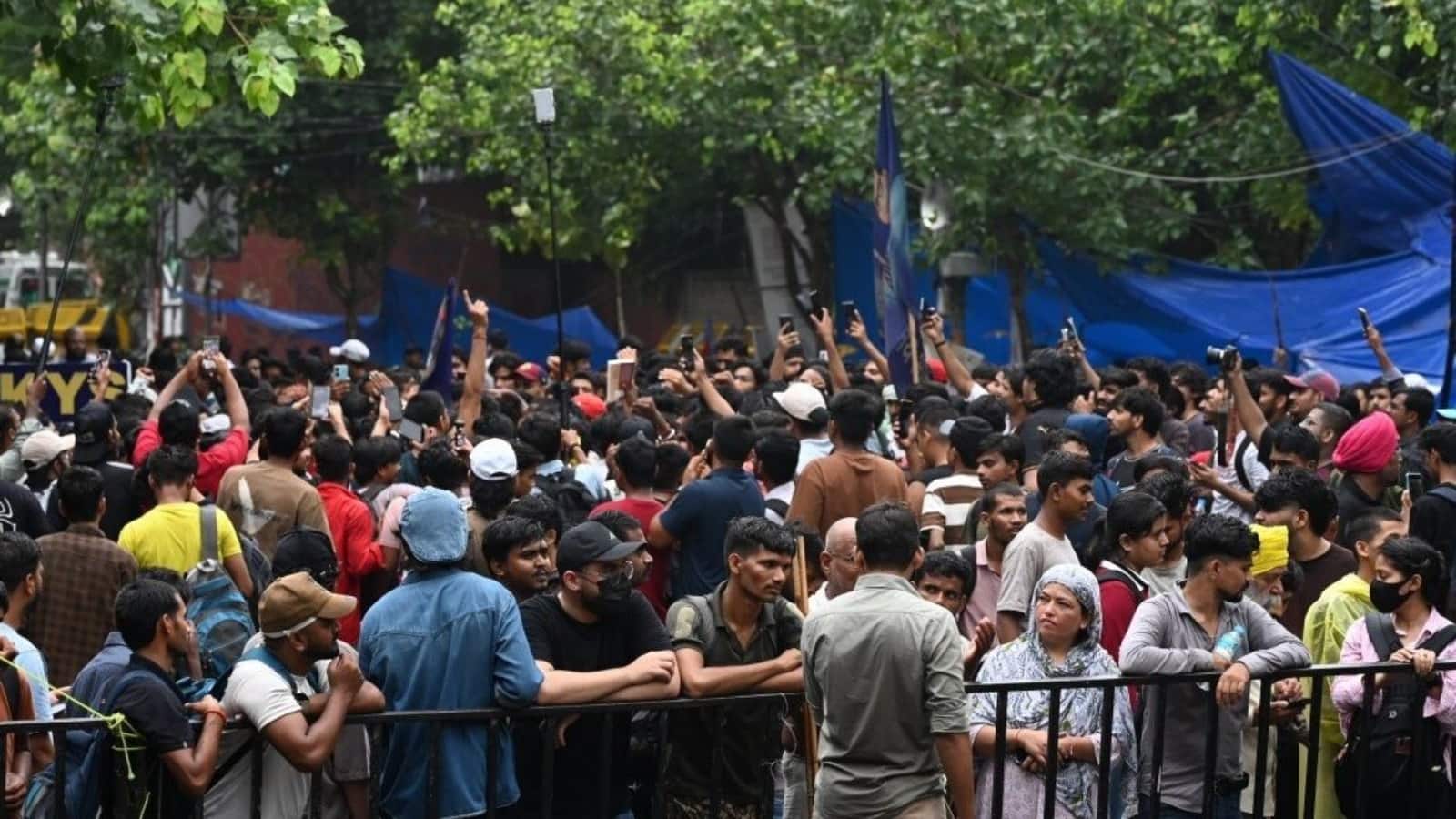 Delhi Internet Shutdown: दिल्ली में आज रात 10 बजे से कल रात 10 बजे तक इंटरनेट सेवाएं बंद, 4 किमी के दायरे में रहेगी पाबंदी Delhi Internet Shutdown: दिल्ली में आज रात 10 बजे से कल रात 10 बजे तक इंटरनेट सेवाएं बंद, 4 किमी के दायरे में रहेगी पाबंदी