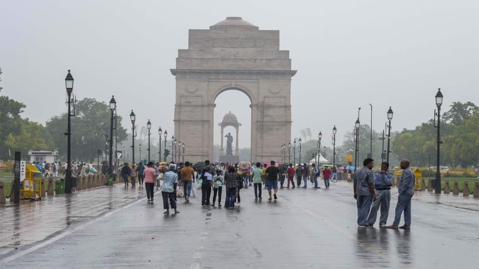 Delhi Weather: बारिश के बाद राजधानी ने ली राहत की सांस, AQI सुधरकर 149 पर पहुंचा; तापमान में भी आई गिरावट Delhi Weather: बारिश के बाद राजधानी ने ली राहत की सांस, AQI सुधरकर 149 पर पहुंचा; तापमान में भी आई गिरावट