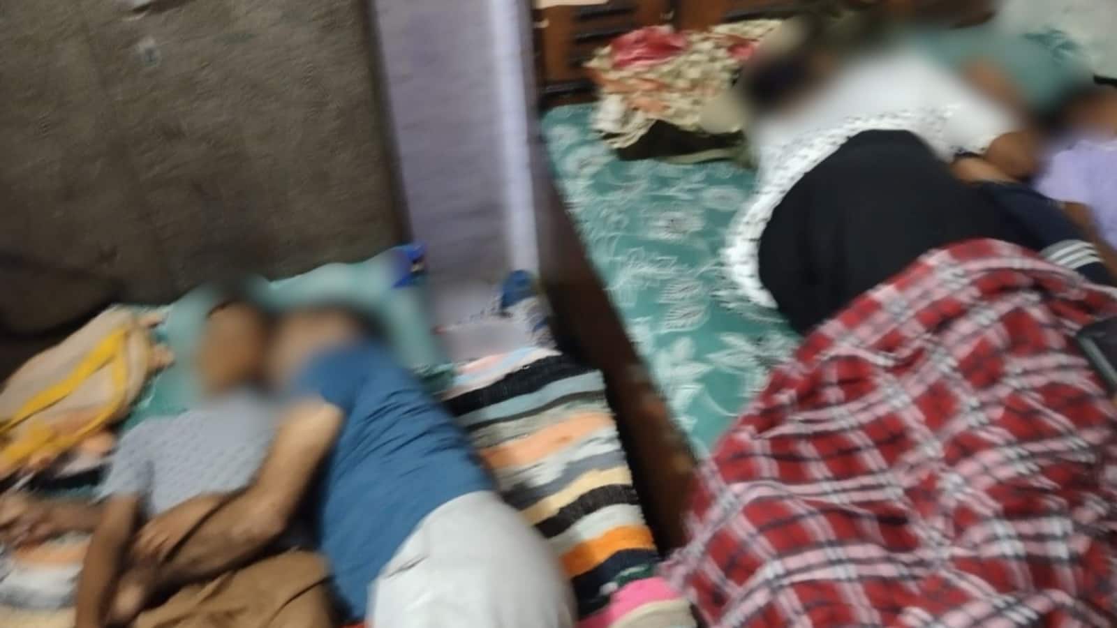 Greater Noida Family Death: ग्रेटर नोएडा में एक ही परिवार के 5 लोगों की मौत से सनसनी, सभी ने रात में खाए थे नूडल्स Greater Noida Family Death: ग्रेटर नोएडा में एक ही परिवार के 5 लोगों की मौत से सनसनी, सभी ने रात में खाए थे नूडल्स