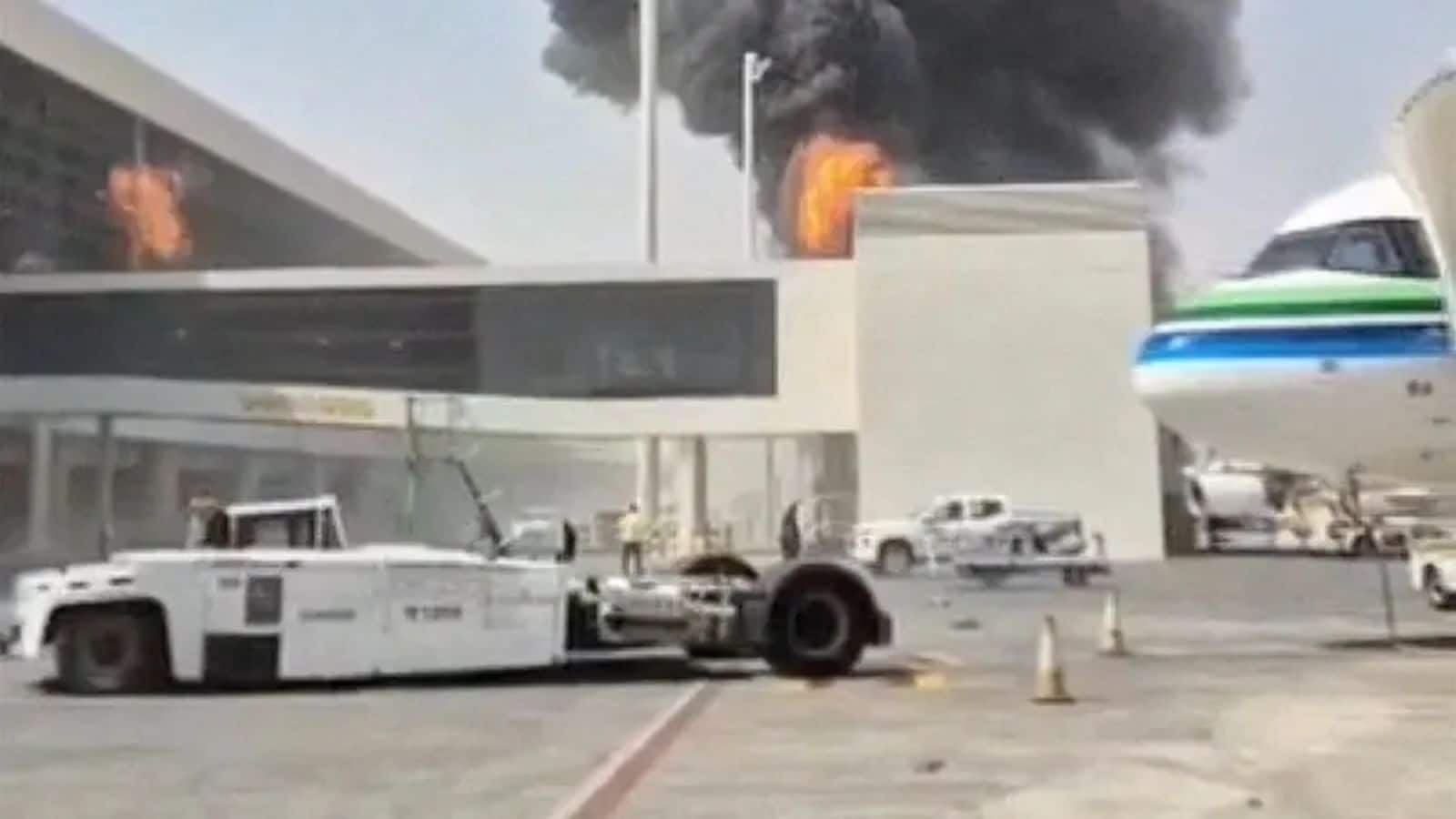 Houthi-Saudi War: सऊदी अरब में ड्रोन अटैक से हड़कंप! Aramco ऑयल फील्ड में नेपाली समेत 2 की मौत, एक भारतीय घायल Houthi-Saudi War: सऊदी अरब में ड्रोन अटैक से हड़कंप! Aramco ऑयल फील्ड में नेपाली समेत 2 की मौत, एक भारतीय घायल