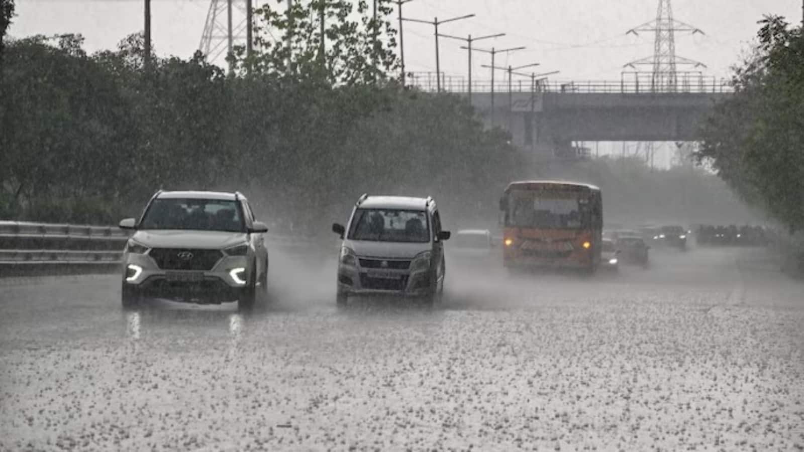 IMD ने कई राज्यों में जारी की आंधी-तूफान और बिजली गिरने की चेतावनी, कर्नाटक, केरल और आंध्र प्रदेश में भारी बारिश के साथ चलेंगी 60 kmph तक हवाएं IMD ने कई राज्यों में जारी की आंधी-तूफान और बिजली गिरने की चेतावनी, कर्नाटक, केरल और आंध्र प्रदेश में भारी बारिश के साथ चलेंगी 60 kmph तक हवाएं