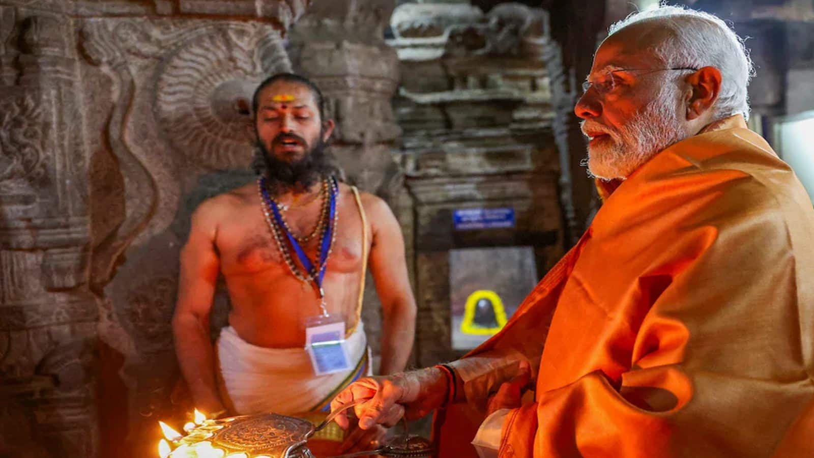भूटान के प्रधानमंत्री टोबगे ने पीएम मोदी को क्यों कहा 'विष्णु का अवतार'? दुनियाभर के नेताओं ने दी बधाई भूटान के प्रधानमंत्री टोबगे ने पीएम मोदी को क्यों कहा 'विष्णु का अवतार'? दुनियाभर के नेताओं ने दी बधाई