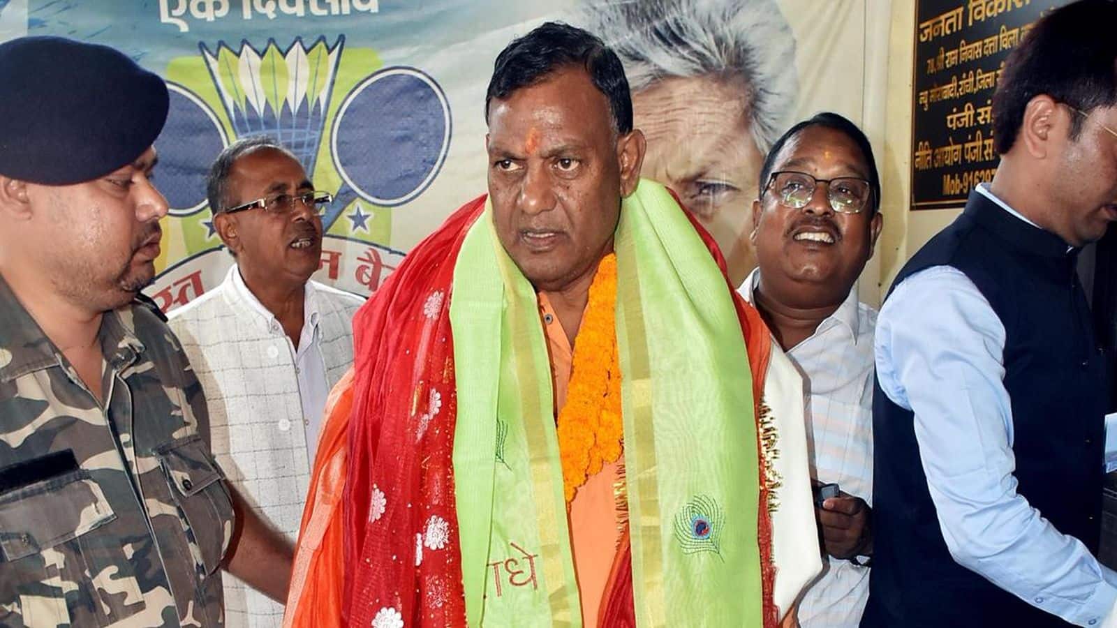 Braj Mohan Ram: 'ओडिशा में भी BJP को मजबूत करूंगा'; शपथ ग्रहण से पहले नए राज्यपाल के बयान पर बवाल, जानिए कौन हैं बृज मोहन राम Braj Mohan Ram: 'ओडिशा में भी BJP को मजबूत करूंगा'; शपथ ग्रहण से पहले नए राज्यपाल के बयान पर बवाल, जानिए कौन हैं बृज मोहन राम