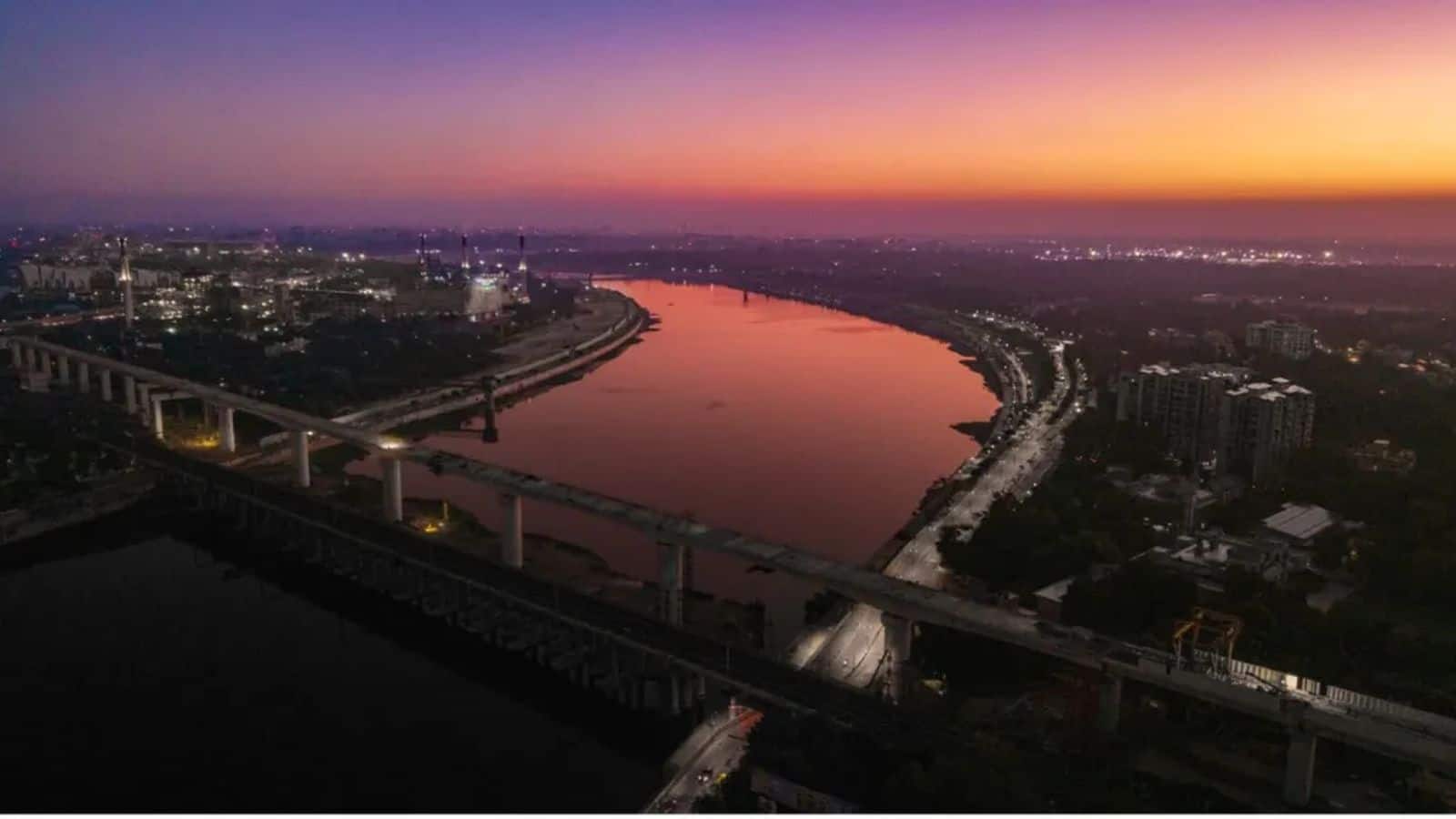Bullet Train Project Update: मुंबई-अहमदाबाद बुलेट ट्रेन प्रोजेक्ट में बड़ी कामयाबी, 12 मंजिला बिल्डिंग जितना ऊंचा साबरमती नदी पुल तैयार, अब आगे क्या? Bullet Train Project Update: मुंबई-अहमदाबाद बुलेट ट्रेन प्रोजेक्ट में बड़ी कामयाबी, 12 मंजिला बिल्डिंग जितना ऊंचा साबरमती नदी पुल तैयार, अब आगे क्या?