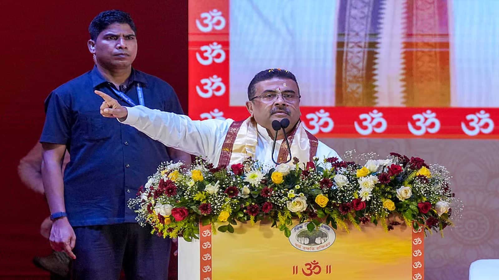 6 महीने में 'लव जिहाद' और 'लैंड जिहाद' के खिलाफ बनेगा कानून, CM शुभेंदु अधिकारी का नया ऐलान 6 महीने में 'लव जिहाद' और 'लैंड जिहाद' के खिलाफ बनेगा कानून, CM शुभेंदु अधिकारी का नया ऐलान