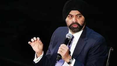 अजय बंगा ने कहा कि यह संस्था गारंटी, इक्विटी और स्थानीय मुद्रा में फाइनेंसिंग के ज़रिए करेंसी रिस्क और फाइनेंस तक सीमित पहुंच जैसी बाधाओं को दूर कर रही है