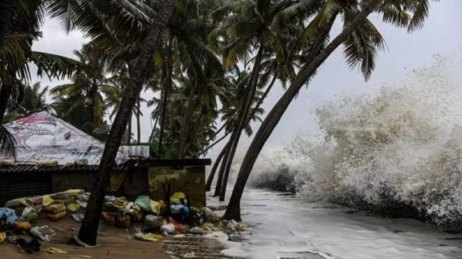 Cyclone Arnab Alert: कल सुबह आंध्र तट से टकराएगा चक्रवात अरनब, ओडिशा-बंगाल में भारी बारिश का अलर्ट, कोलकाता में 3 दिन बरसेंगे बादल Cyclone Arnab Alert: कल सुबह आंध्र तट से टकराएगा चक्रवात अरनब, ओडिशा-बंगाल में भारी बारिश का अलर्ट, कोलकाता में 3 दिन बरसेंगे बादल