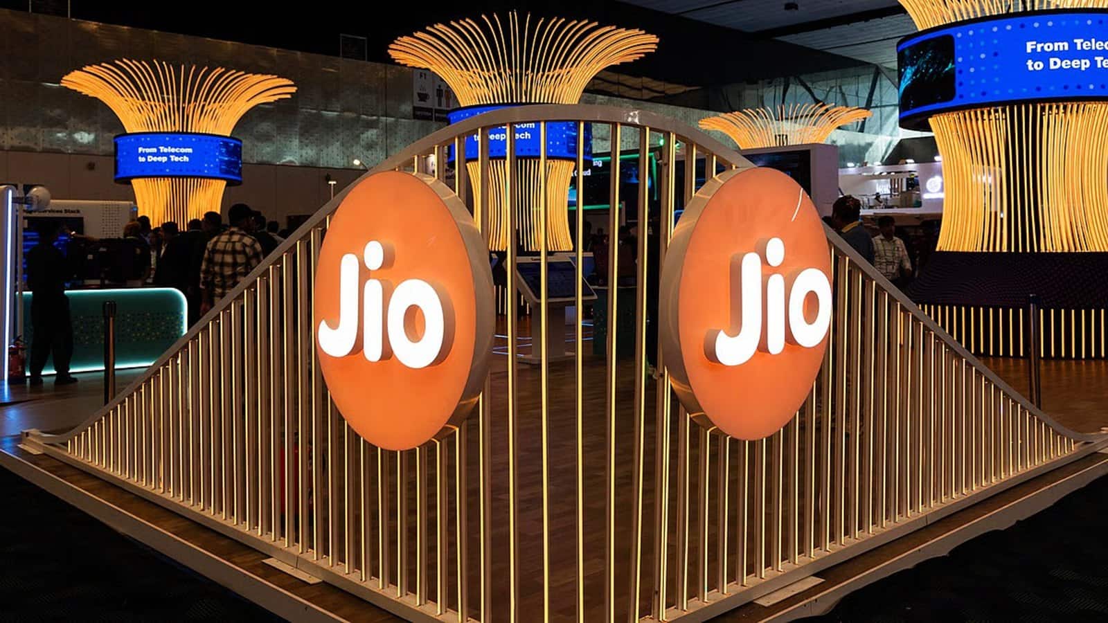 Jio Platforms IPO: अब तक 5.83 गुना भरा, कुल ₹3.73 लाख करोड़ की डिमांड हासिल Jio Platforms IPO: अब तक 5.83 गुना भरा, कुल ₹3.73 लाख करोड़ की डिमांड हासिल