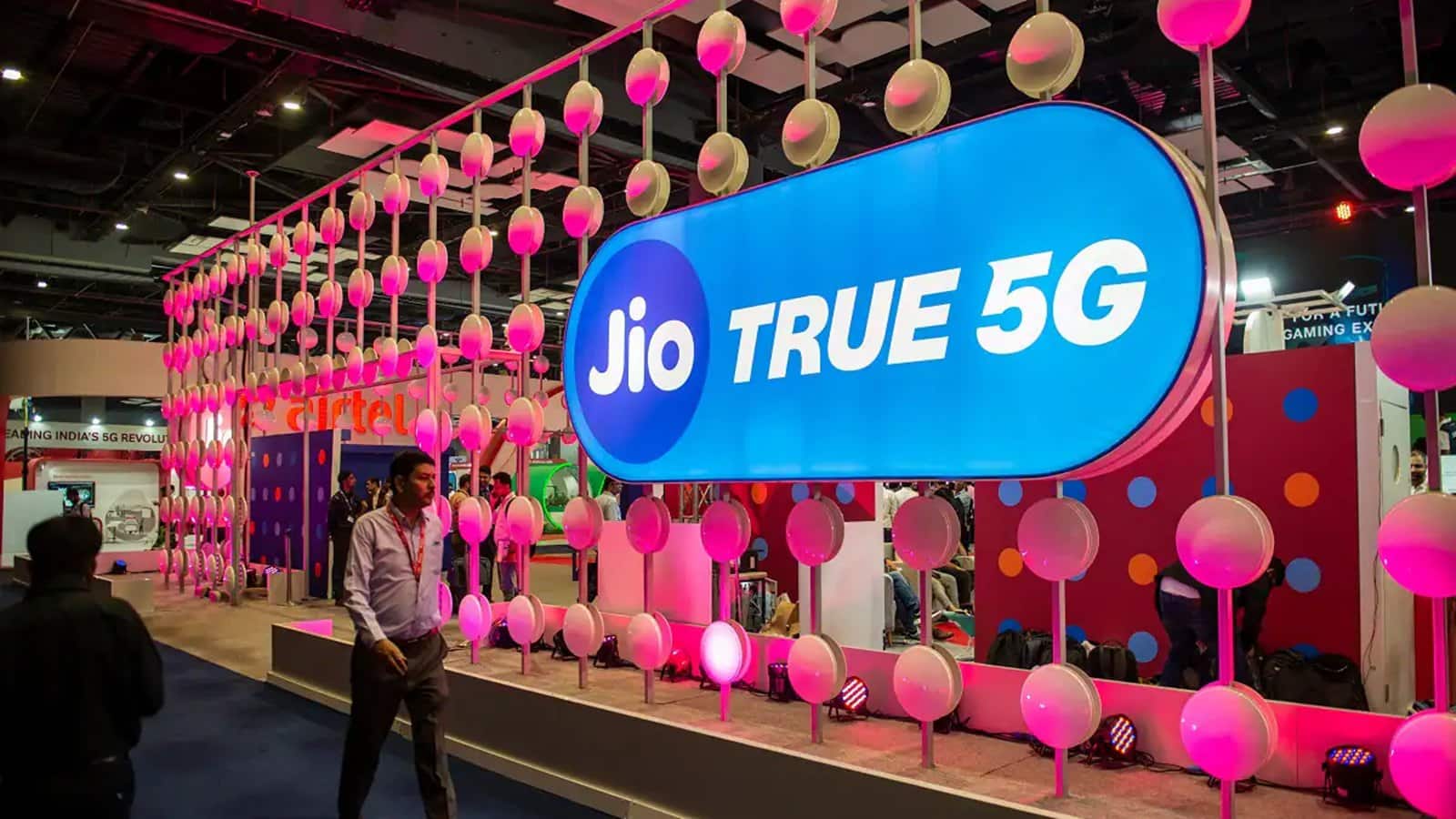 Jio Platforms Share Price: लिस्टिंग प्राइस से 4% चढ़ा शेयर, मार्केट कैप ₹13 लाख करोड़ के पार Jio Platforms Share Price: लिस्टिंग प्राइस से 4% चढ़ा शेयर, मार्केट कैप ₹13 लाख करोड़ के पार