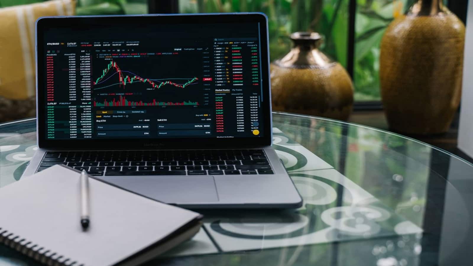 Dividend Stocks: 9 स्टॉक्स बांट रहे हर शेयर पर ₹102 डिविडेंड में, लेकिन 5 ही दिन में बीत जाएगी रिकॉर्ड डेट Dividend Stocks: 9 स्टॉक्स बांट रहे हर शेयर पर ₹102 डिविडेंड में, लेकिन 5 ही दिन में बीत जाएगी रिकॉर्ड डेट