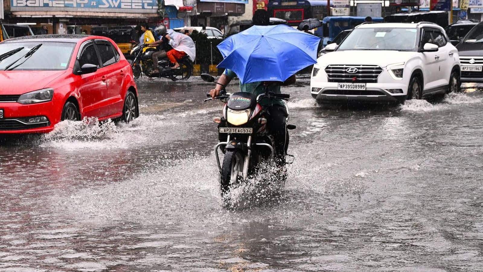 Weather Update: मानसून की विदाई तेज लेकिन इन राज्यों में भारी बारिश का अलर्ट, IMD ने मौसम को लेकर जारी की ये चेतावनी Weather Update: मानसून की विदाई तेज लेकिन इन राज्यों में भारी बारिश का अलर्ट, IMD ने मौसम को लेकर जारी की ये चेतावनी