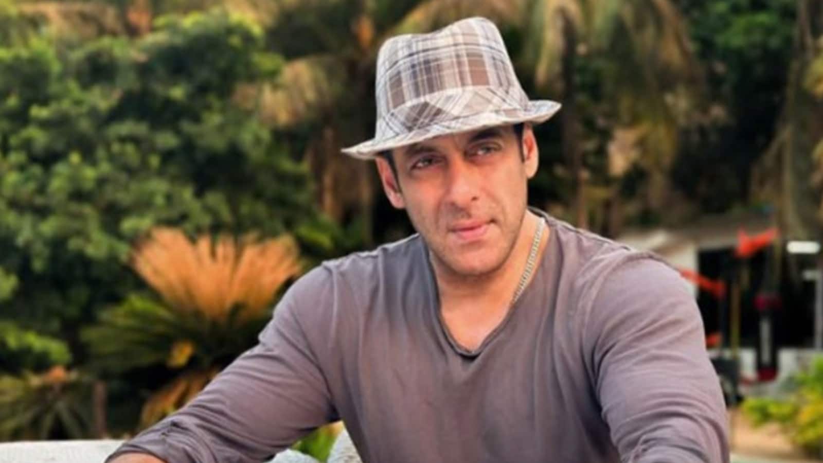 Salman Khan: परेंट्स की शादी को लेकर सलमान खान ने किया बड़ा खुलासा, बोले- 5 साल तक सलीम खान से नहीं की थी बात Salman Khan: परेंट्स की शादी को लेकर सलमान खान ने किया बड़ा खुलासा, बोले- 5 साल तक सलीम खान से नहीं की थी बात