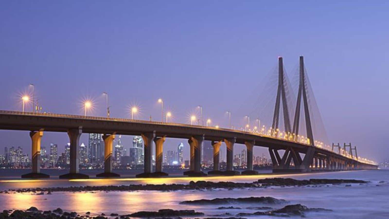 Mumbai Traffic: खुलने वाला है नया सायन ब्रिज, जानिए किन इलाकों का सफर होगा आसान? Mumbai Traffic: खुलने वाला है नया सायन ब्रिज, जानिए किन इलाकों का सफर होगा आसान?