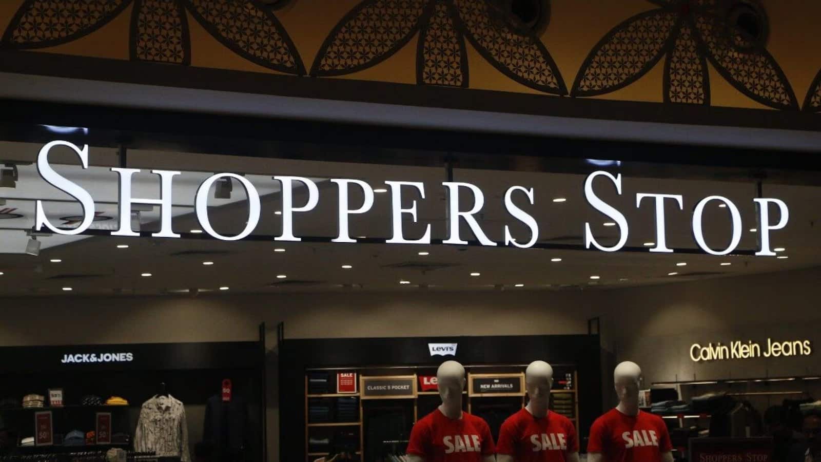 Shoppers Stop Share Price: Q2 रिजल्ट से एक दिन पहले दिखी तूफानी तेजी, शेयर 15% तक भागा Shoppers Stop Share Price: Q2 रिजल्ट से एक दिन पहले दिखी तूफानी तेजी, शेयर 15% तक भागा