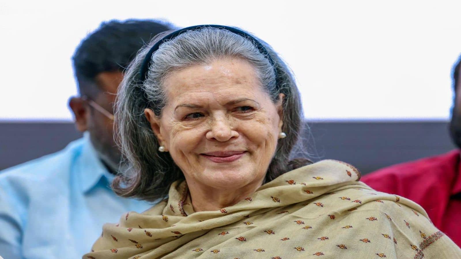 Sonia Gandhi Instagram: इंस्टाग्राम पर आते ही छाईं सोनिया गांधी, अपनी किताब 'बिलॉन्गिंग: ए जर्नी ऑफ लव' की दिखाई पहली झलक Sonia Gandhi Instagram: इंस्टाग्राम पर आते ही छाईं सोनिया गांधी, अपनी किताब 'बिलॉन्गिंग: ए जर्नी ऑफ लव' की दिखाई पहली झलक