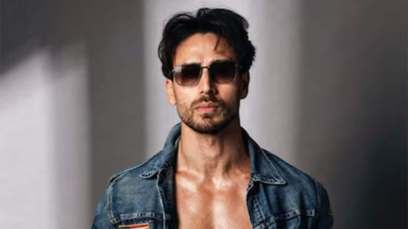 Tiger Shroff पर मुंबई में फायरिंग, ट्रेन से फरार होने की कोशिश और कोटा में गिरफ्तारी, 15 मिनट में कैसे हुआ ऑपरेशन? Tiger Shroff पर मुंबई में फायरिंग, ट्रेन से फरार होने की कोशिश और कोटा में गिरफ्तारी, 15 मिनट में कैसे हुआ ऑपरेशन?